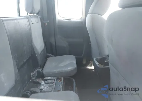 2017 Toyota Tacoma Access Cab z USA, uszkodzony, nr VIN 5TFRX5GN2HX075352